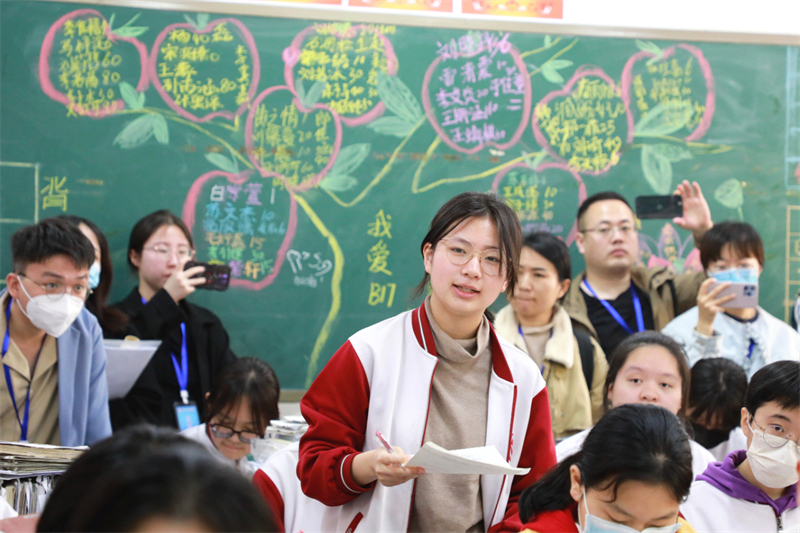 山东、湖北、安徽等省市教育同仁来澳门金年会app下载官网参观交流